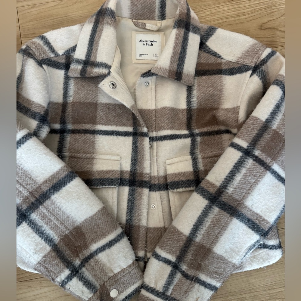 Abercrombie cropped plaid jacket